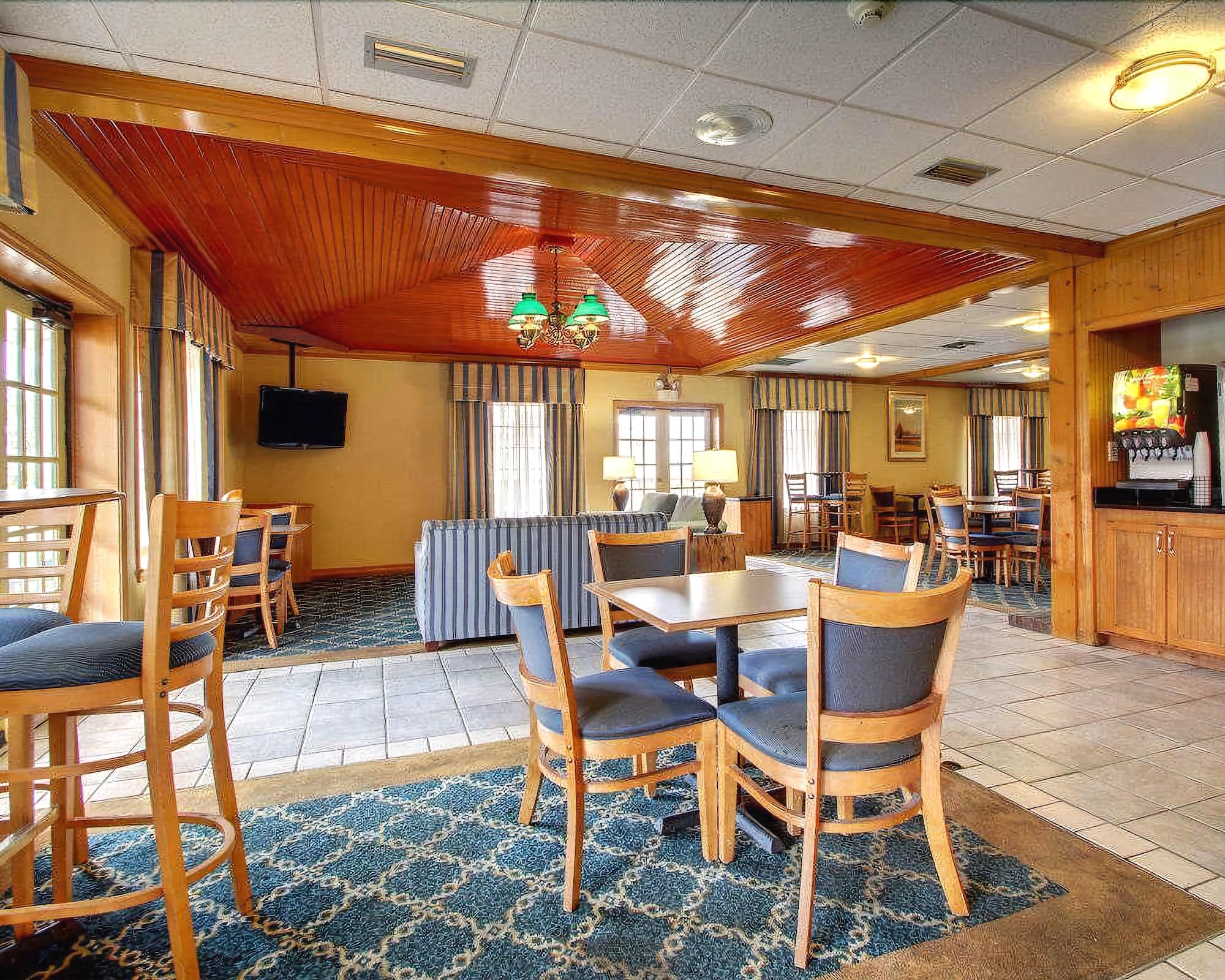 Howard Johnson By Wyndham