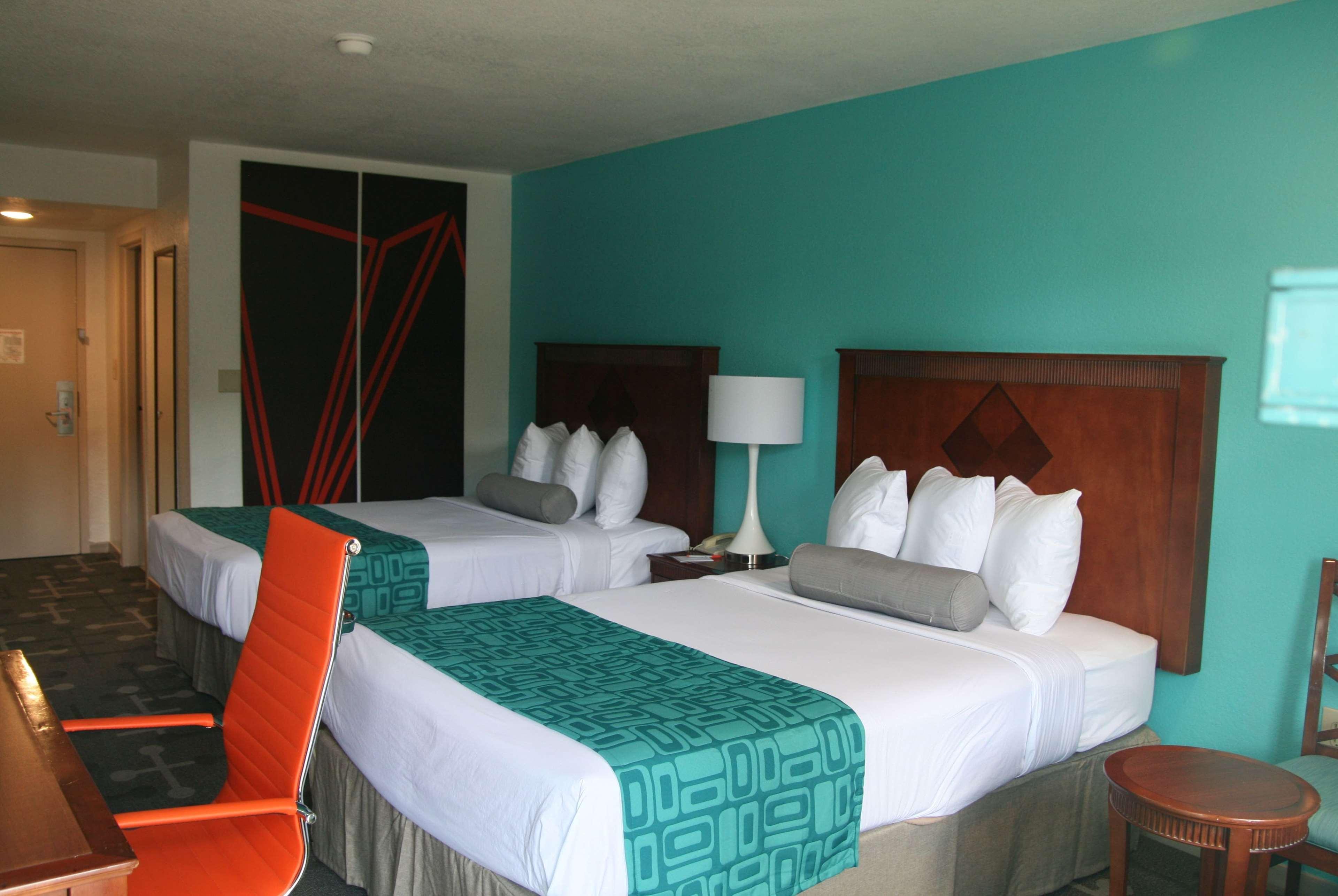 Howard Johnson By Wyndham