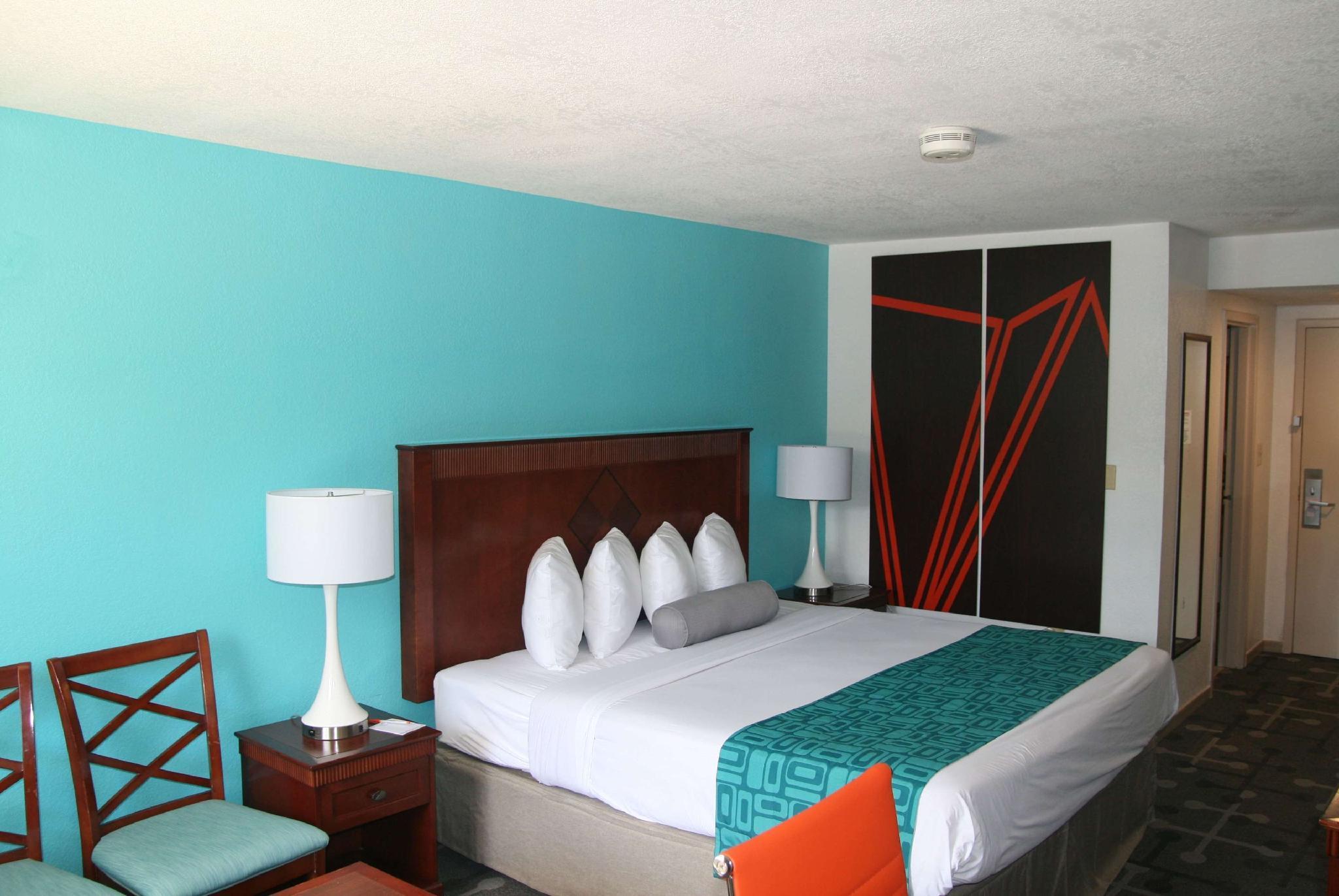 Howard Johnson By Wyndham