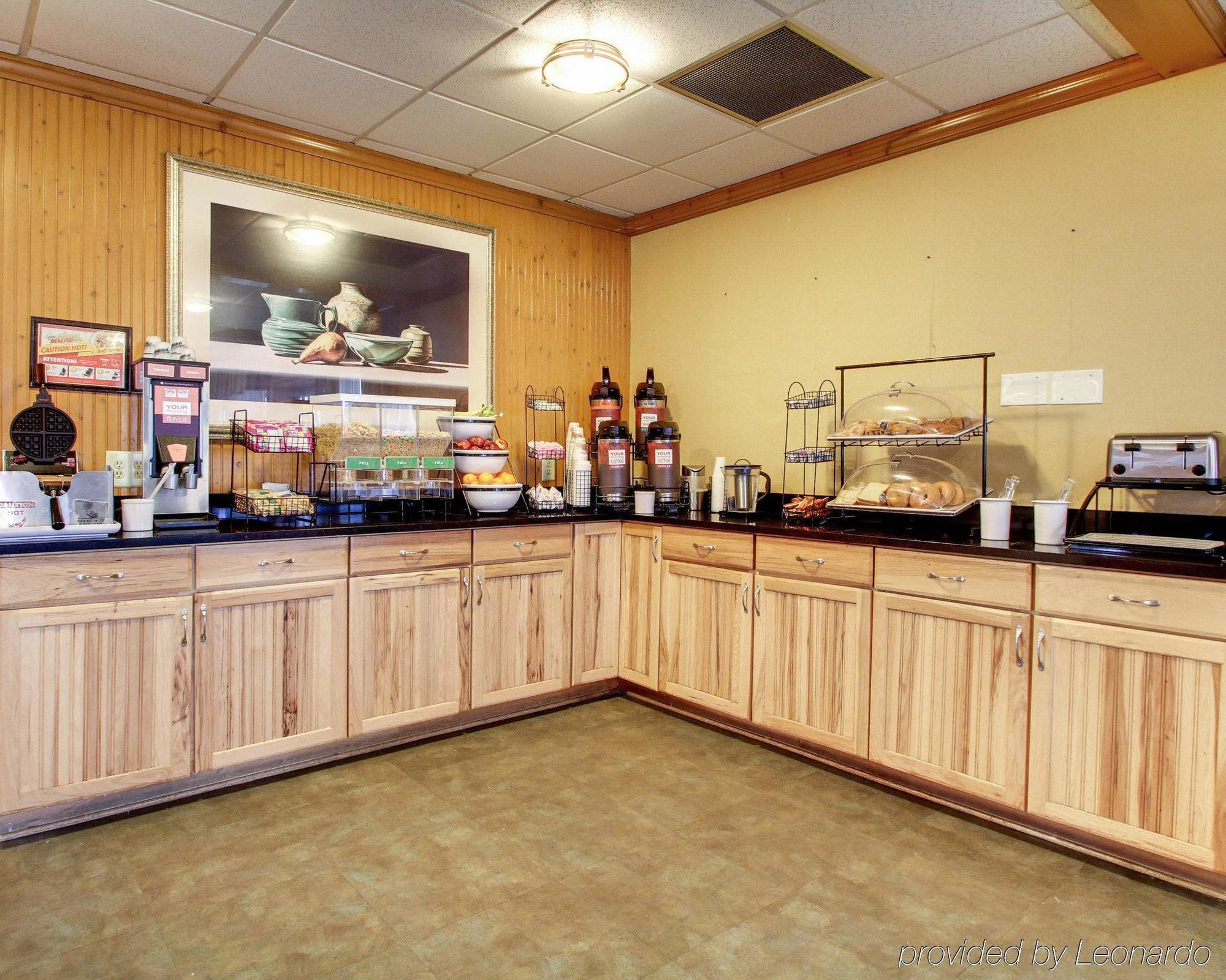 Howard Johnson By Wyndham Hotel 2*